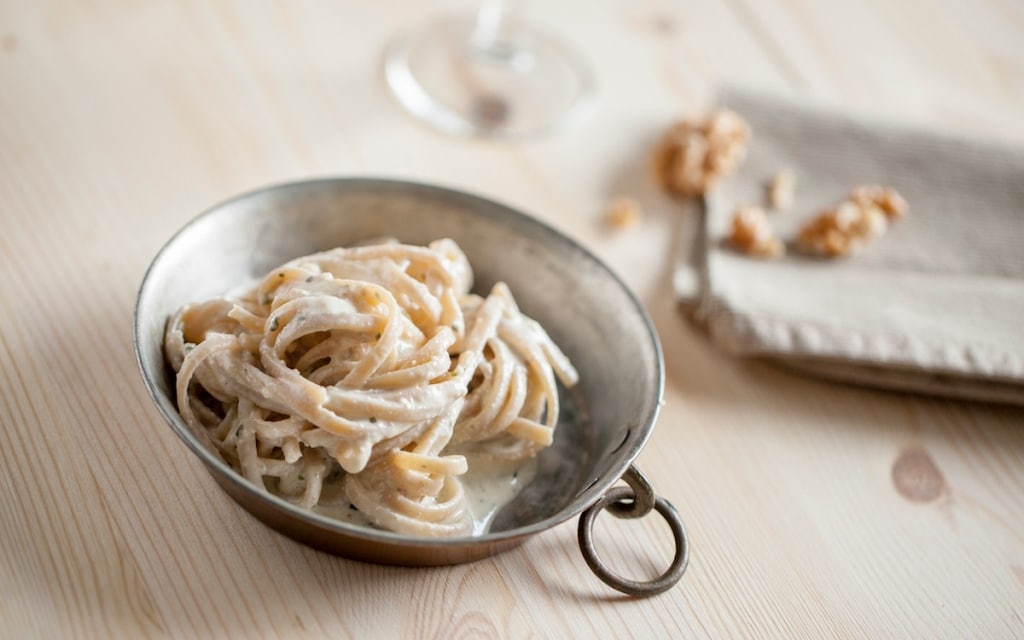 Linguine integrali con pecorino e noci