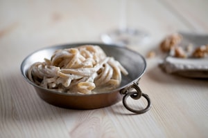 Preparazione Linguine integrali con pecorino e noci - Fase 4