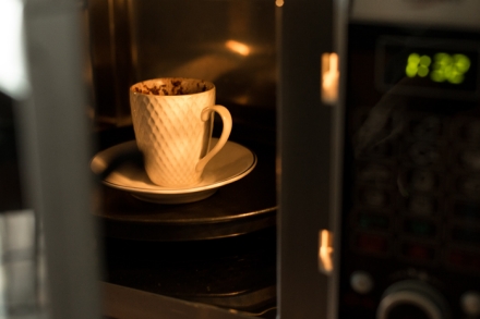 Preparazione Mug cake al cacao e cocco senza glutine - Fase 3 Preparazione Mug cake al cacao e cocco senza glutine - Fase 3