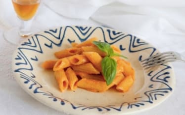 Penne con pomodoro crudo e vaniglia