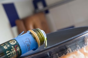 Preparazione Penne con pomodoro crudo e vaniglia - Fase 2