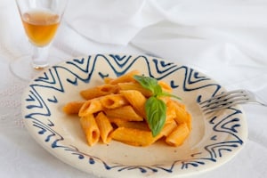Preparazione Penne con pomodoro crudo e vaniglia - Fase 5