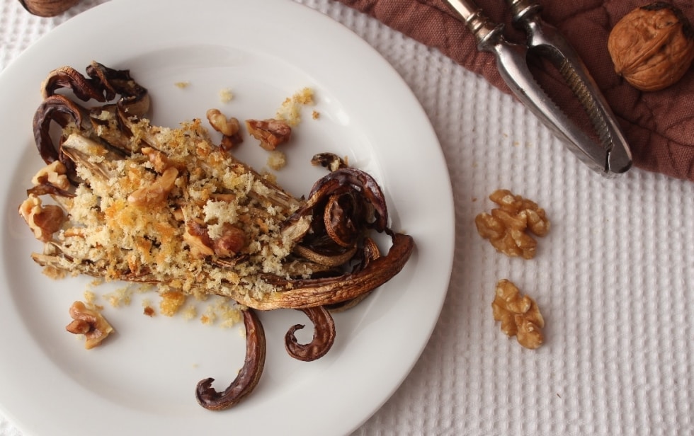 Radicchio al forno con briciole croccanti e noci ricetta