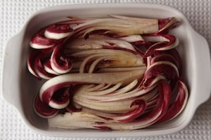 Preparazione Radicchio al forno con briciole croccanti e noci - Fase 2