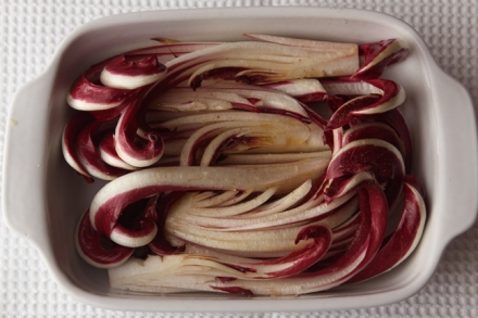 Preparazione Radicchio al forno con briciole croccanti e noci - Fase 2 Preparazione Radicchio al forno con briciole croccanti e noci - Fase 2