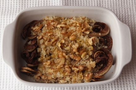 Preparazione Radicchio al forno con briciole croccanti e noci - Fase 2 Preparazione Radicchio al forno con briciole croccanti e noci - Fase 2