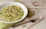Risotto con fave e piselli al rosmarino