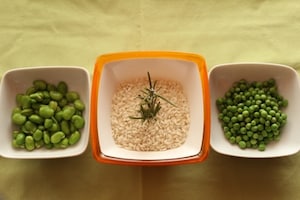 Preparazione Risotto con fave e piselli al rosmarino - Fase 1