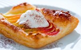 Sfogliatine di pesche e mandorle