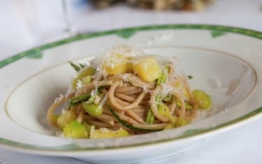 Spaghetti di farro con patate e zucchine