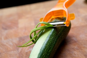 Preparazione Spaghetti di farro con patate e zucchine - Fase 2