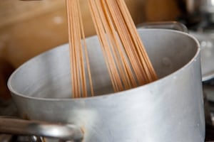 Preparazione Spaghetti di farro con patate e zucchine - Fase 3