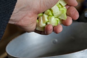 Preparazione Spaghetti di farro con patate e zucchine - Fase 4