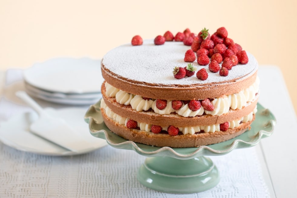 Torta alla crema di cioccolato bianco e fragoline ricetta