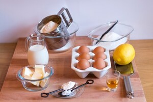 Preparazione Torta alla crema di cioccolato bianco e fragoline - Fase 1