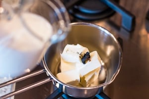 Preparazione Torta alla crema di cioccolato bianco e fragoline - Fase 1