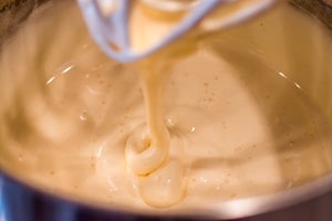 Preparazione Torta alla crema di cioccolato bianco e fragoline - Fase 2