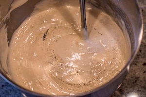 Preparazione Torta alla crema di cioccolato bianco e fragoline - Fase 3