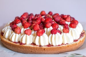Preparazione Torta alla crema di cioccolato bianco e fragoline - Fase 6