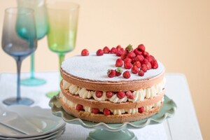 Preparazione Torta alla crema di cioccolato bianco e fragoline - Fase 6