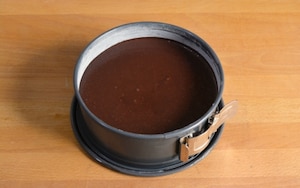 Preparazione Torta alla vaniglia con fragole e cioccolato - Fase 2