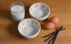 Preparazione Torta alla vaniglia con fragole e cioccolato - Fase 3