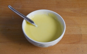 Preparazione Torta alla vaniglia con fragole e cioccolato - Fase 4