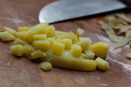 Preparazione Triglie con patate schiacciate ed erba cipollina - Fase 1 Preparazione Triglie con patate schiacciate ed erba cipollina - Fase 1