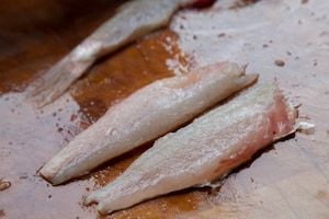 Preparazione Triglie con patate schiacciate ed erba cipollina - Fase 2