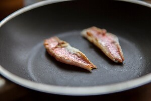 Preparazione Triglie con patate schiacciate ed erba cipollina - Fase 4