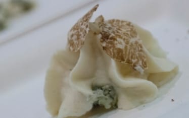 Briciole di roquefort con spuma di cavolfiore e tartufo