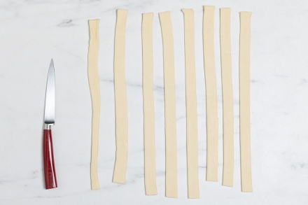 Preparazione Cannoncini alla crema pasticcera - Fase 1 Preparazione Cannoncini alla crema pasticcera - Fase 1