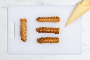 Preparazione Cannoncini alla crema pasticcera - Fase 4