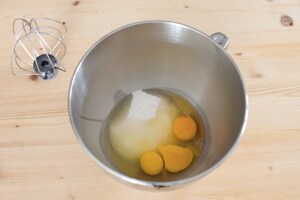 Preparazione Ciambella al mascarpone e cioccolato - Fase 1