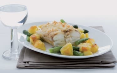 Coda di rospo al forno con patate e asparagi