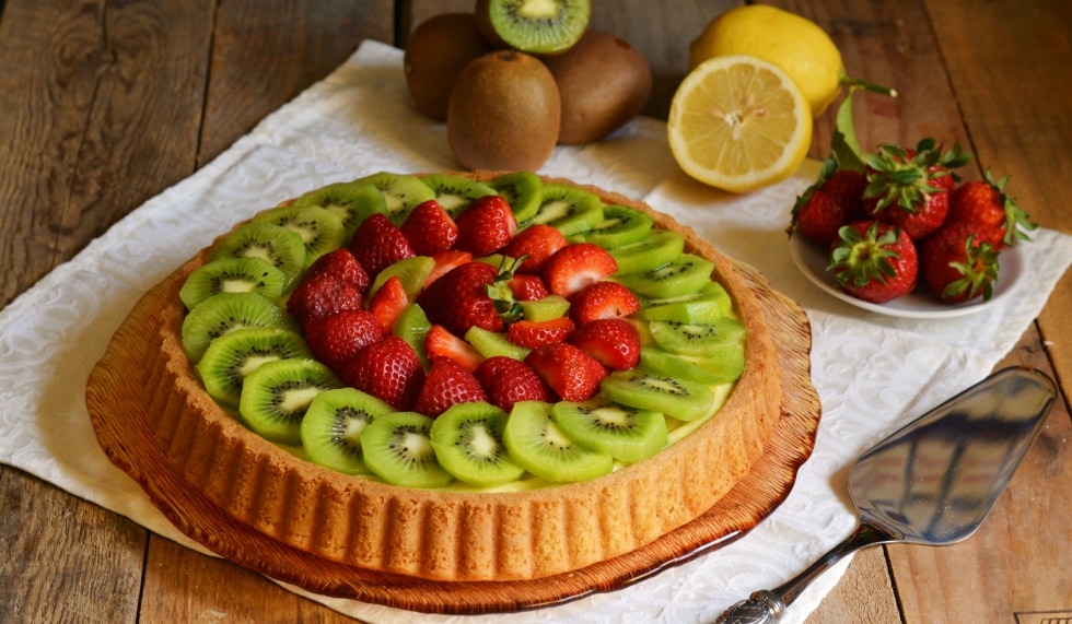 Crostata di frutta con base soffice ricetta