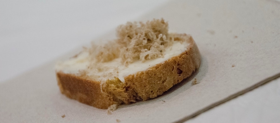 Crostino di pane semidolce al curry con burro salato e tartufo ricetta