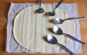 Preparazione Cucchiai di sfoglia con mousse di ricotta - Fase 1