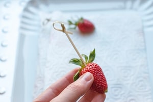 Preparazione Fragole al cioccolato bianco e pistacchi - Fase 1