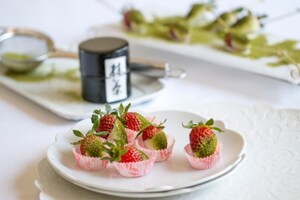 Preparazione Fragole al cioccolato bianco e tè Matcha - Fase 2