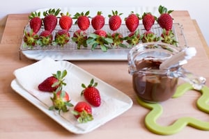 Preparazione Fragole al cioccolato fondente - Fase 2