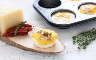 Frittatine ai pomodori secchi, pecorino e timo