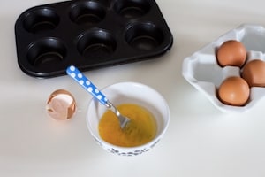 Preparazione Frittatine ai pomodori secchi, pecorino e timo - Fase 2