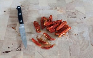 Preparazione Frittatine ai pomodori secchi, pecorino e timo - Fase 3
