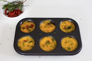 Preparazione Frittatine ai pomodori secchi, pecorino e timo - Fase 4