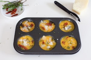 Preparazione Frittatine ai pomodori secchi, pecorino e timo - Fase 5