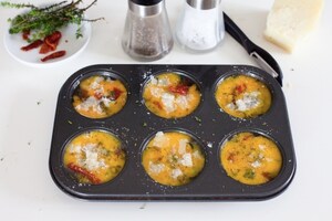 Preparazione Frittatine ai pomodori secchi, pecorino e timo - Fase 5