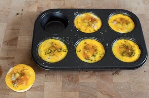 Preparazione Frittatine ai pomodori secchi, pecorino e timo - Fase 6