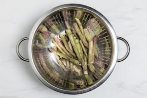 Preparazione Garganelli con asparagi e prosciutto crudo - Fase 1