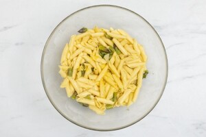 Preparazione Garganelli con asparagi e prosciutto crudo - Fase 6